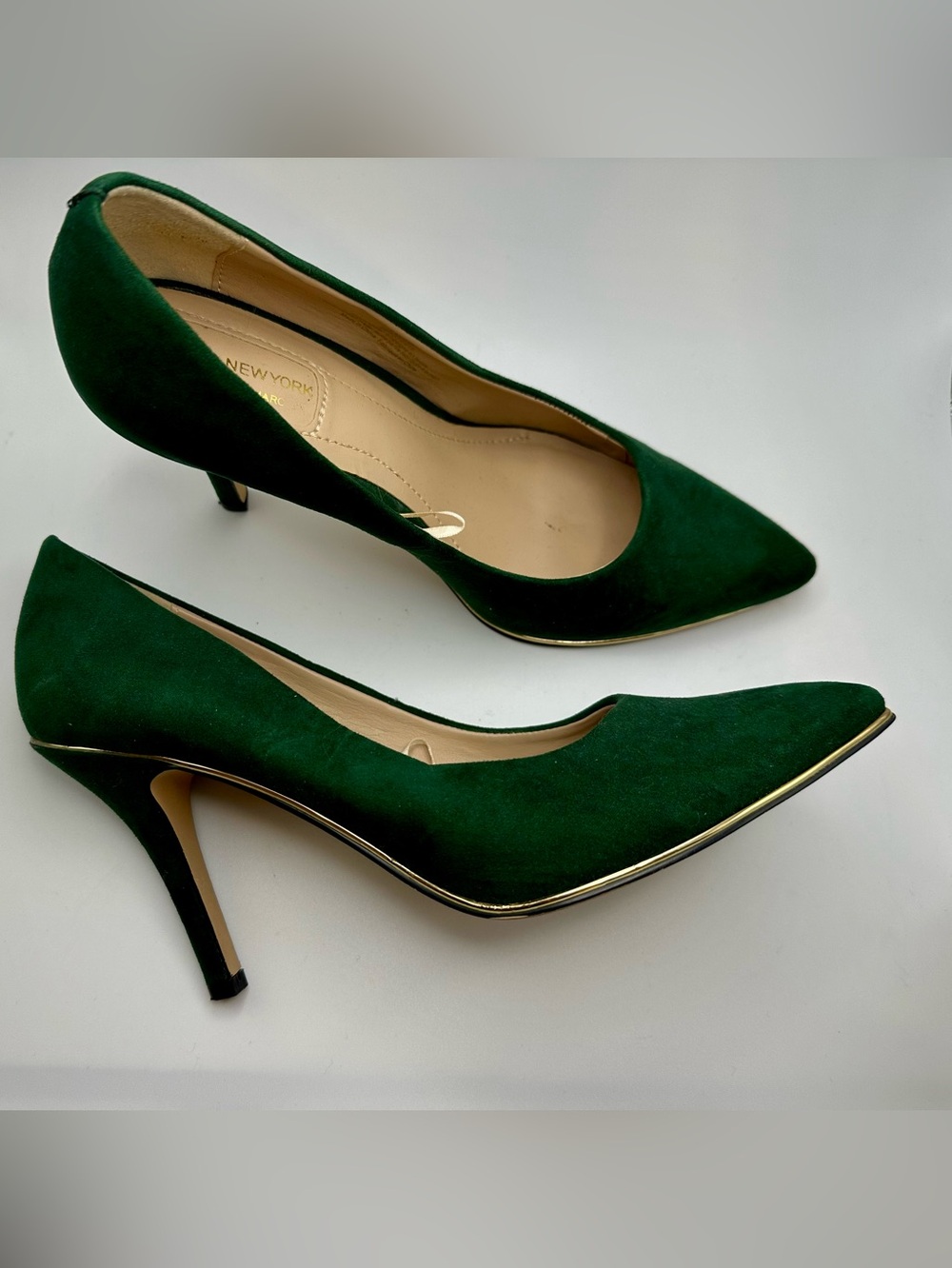 Marc New York Emerald Green Gold Trim Faux Suede Pointed-Toe Pumps Sz 6.5